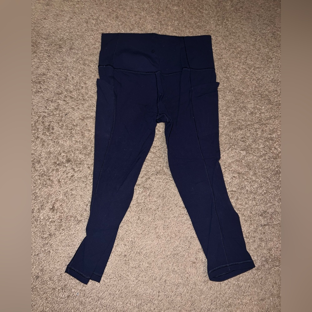 Navy Capri leggings Size medium